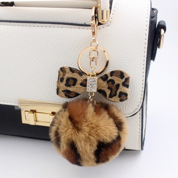 Fluffy Leopard Pom Pom Crystal Bow Gold Keychain - Picture 5 of 6